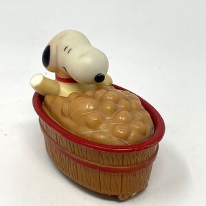 Vintage Snoopy in Bathtub Plastic Car Rare Peanuts Aviva Toy Co. Hong Kong 1950s